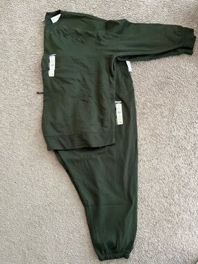 Terra & Sky Olive Green Sweatshirt with Sweat Pants